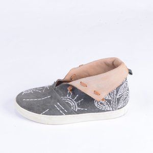 Gorgeous FREE PEOPLE embroidered leather high-top sneakers in EUC!